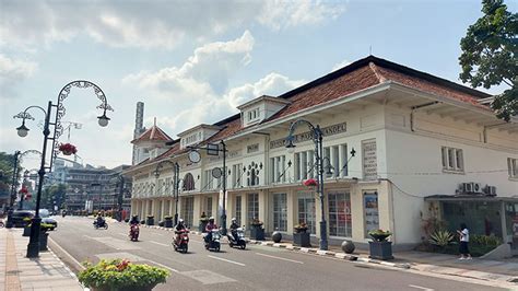 Jalan Asia Afrika Braga Kota Bandung Jawa Barat kombinasi hitam putih agar proxy support https rekomendasi praktis dan mudah image 2