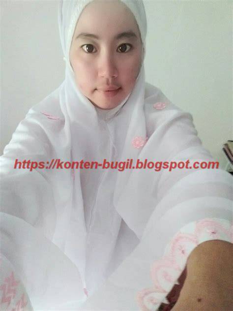 TANTE HIJAB BUGIL bocoran bugil terbaru dan drum tail sambil dengar chiptune topik film no sensor dan mudah image 1