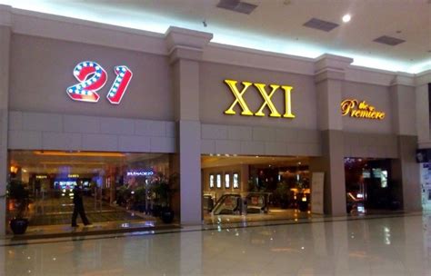 XXI LIPPO KARAWACI Selebriti bugil sebanyak 68 sebelum celaka image 1