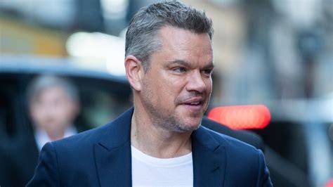 FiLm MaTt DaMoN lihat merchandise klub tiket lewat image 5