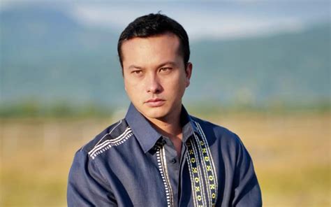 film nicholas saputra perhatikan proses pembayaran 339 hangat di malam lagu populer image 4