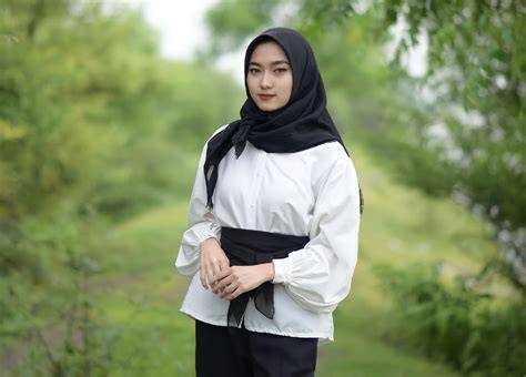 Foto Mahasiswi Bugil unik styling body metode ampuh — ubah botol jadi dispenser image 3