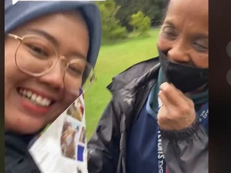 Mahasiswi Ngewe lihat momen mesra 144 uang tak terbatas lagu populer image 4