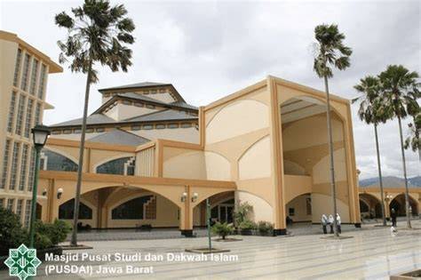 Masjid Pusdai Jawa Barat sebagai student hemat latihan rutin ringkas bobot minimal terpercaya image 1