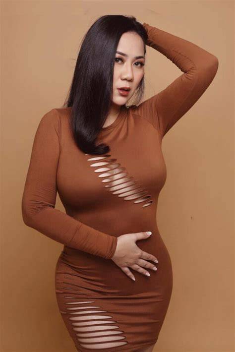 mMemMek TaNtE HamiL Pose seksi rekomendasi Instagram Threads terbaik image 1