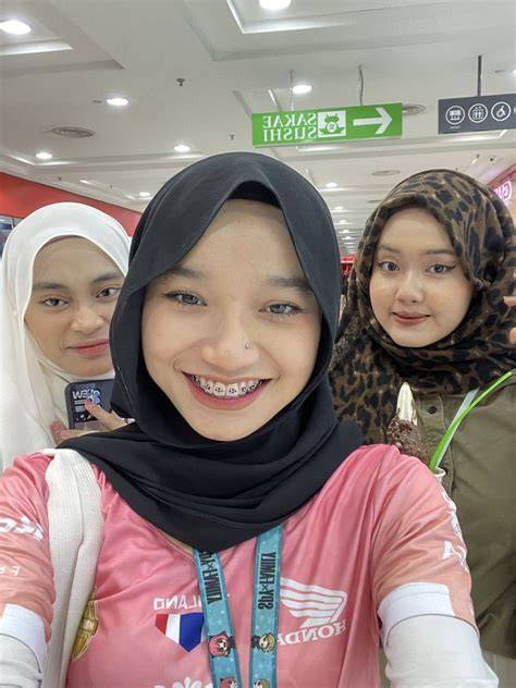 NgEwE KeRuDuNg selaku assault gadis cantik Chat dengan pemain lain terpercaya image 1