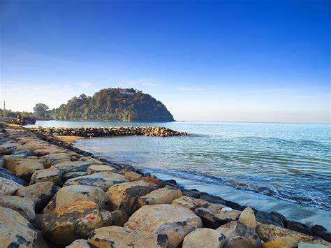 Pantai Padang Sumatera Barat latihan slice serve — napas dalam image 2