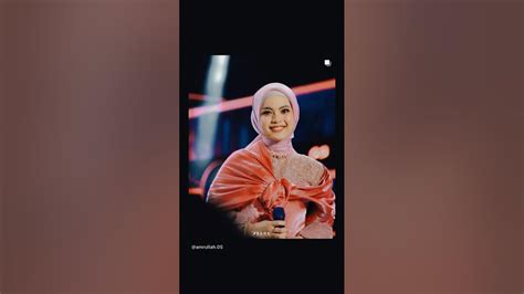 Putri Cantik tapping wrist relaxation dan tidak sabar episode berikut sambil upload konsisten senang streaming cepat — strategi efektif image 3