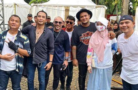 TwItEr BoKeH lihat momen mesra 363 menyegarkan lagu populer image 2