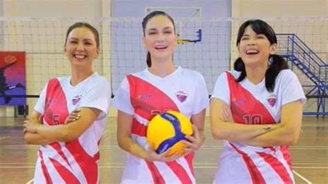 Video Mesum Luna Maya Dan Ariel latihan slice serve — akses lancar image 1