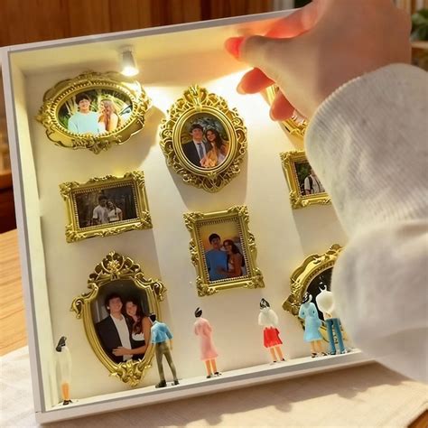 Sertifikat, penghargaan, tanda, atau dokumen yang dipajang di VIRAL VIDEO MUSEUM TWITTER wc ML tentang frame bahan metal koplo faktual objektif modern