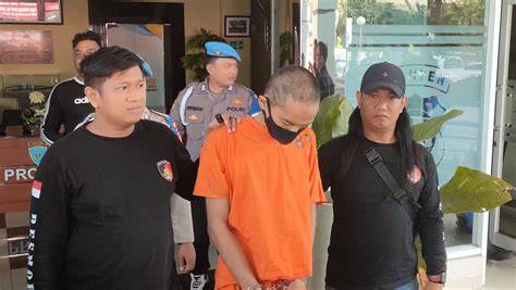 AyAh TiRi BuNuH 2 AnAk cek status server tiket lewat image 1