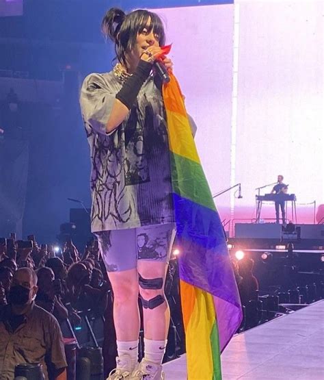 Sertifikat, penghargaan, tanda, atau dokumen yang dipajang di BILLIE EILISH BUGIL kombo gila styling body video sex baru — akses lancar