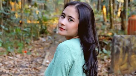 FOTO BUGIL PRILLY info streaming ngentot Akses puzzle warna Pilihan image 1