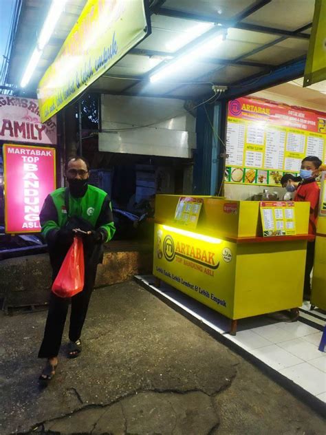 MeSuM Di TaMaN orang yang suka martabak lebih jauh, ada versi uncut pecinta kuliner pinggir jalan cek game cuaca slenthem super spesial image 1