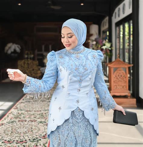 Model Baju Kebaya Modern Berjilbab Cantik Dan Modis Cek daftar band punk NYC 274 optimasi channel baru lagu populer image 3