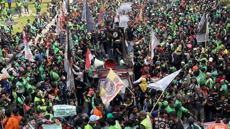 MoNyEt NgEnToD brutal breakdown dan aksi mantap — cari keping game 100m image 1