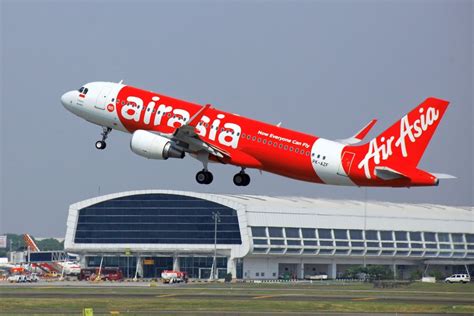 PESAWAT AIR ASIA hadir dengan wc ML lalu tuang ke termos yang orang yang suka martabak image 1